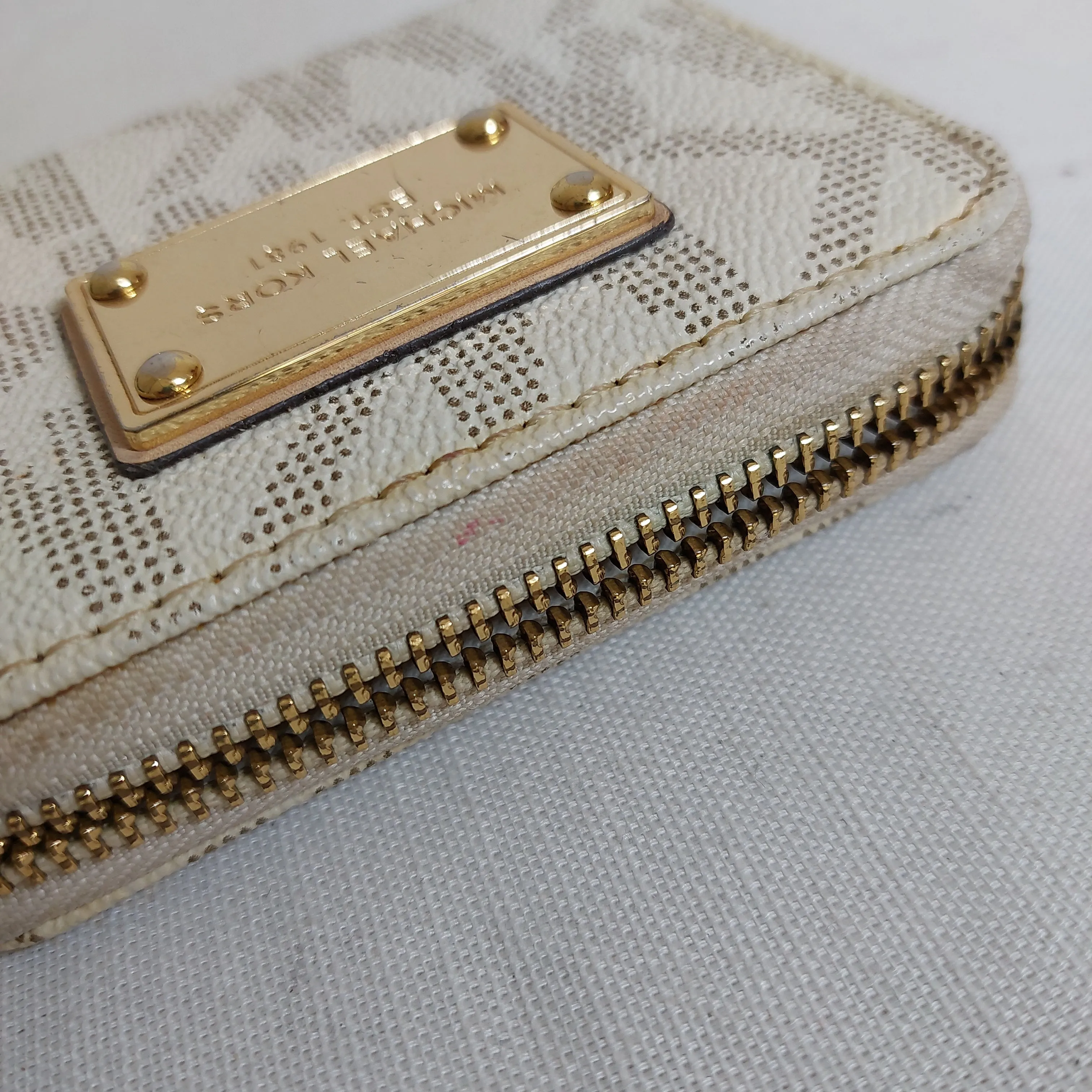 Michael Kors Vanilla Monogram Small Wallet | Pre Loved |