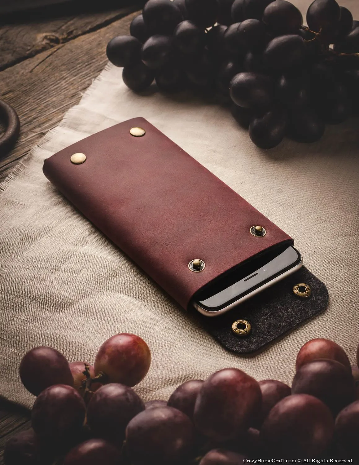 Minimalist leather wallet / phone case | Marsala Wine