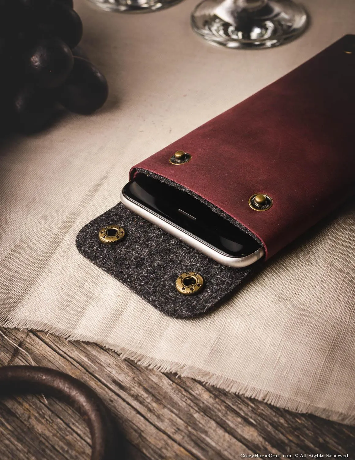 Minimalist leather wallet / phone case | Marsala Wine